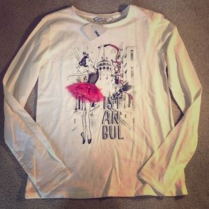 White shirt with ballerina